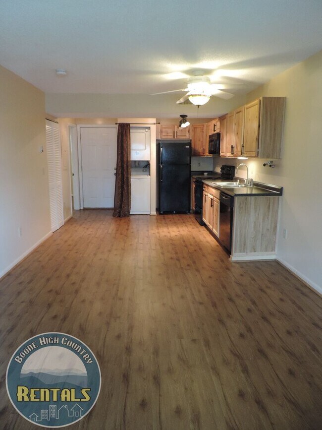 Building Photo - 2bd Condo With Great Location!