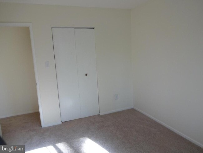 Building Photo - 2829 Cambridge Dr
