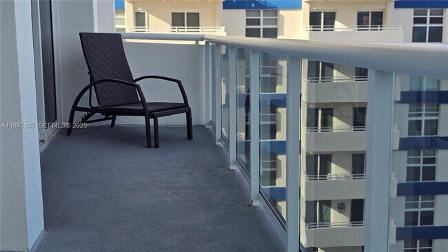 Building Photo - 3140 S Ocean Dr