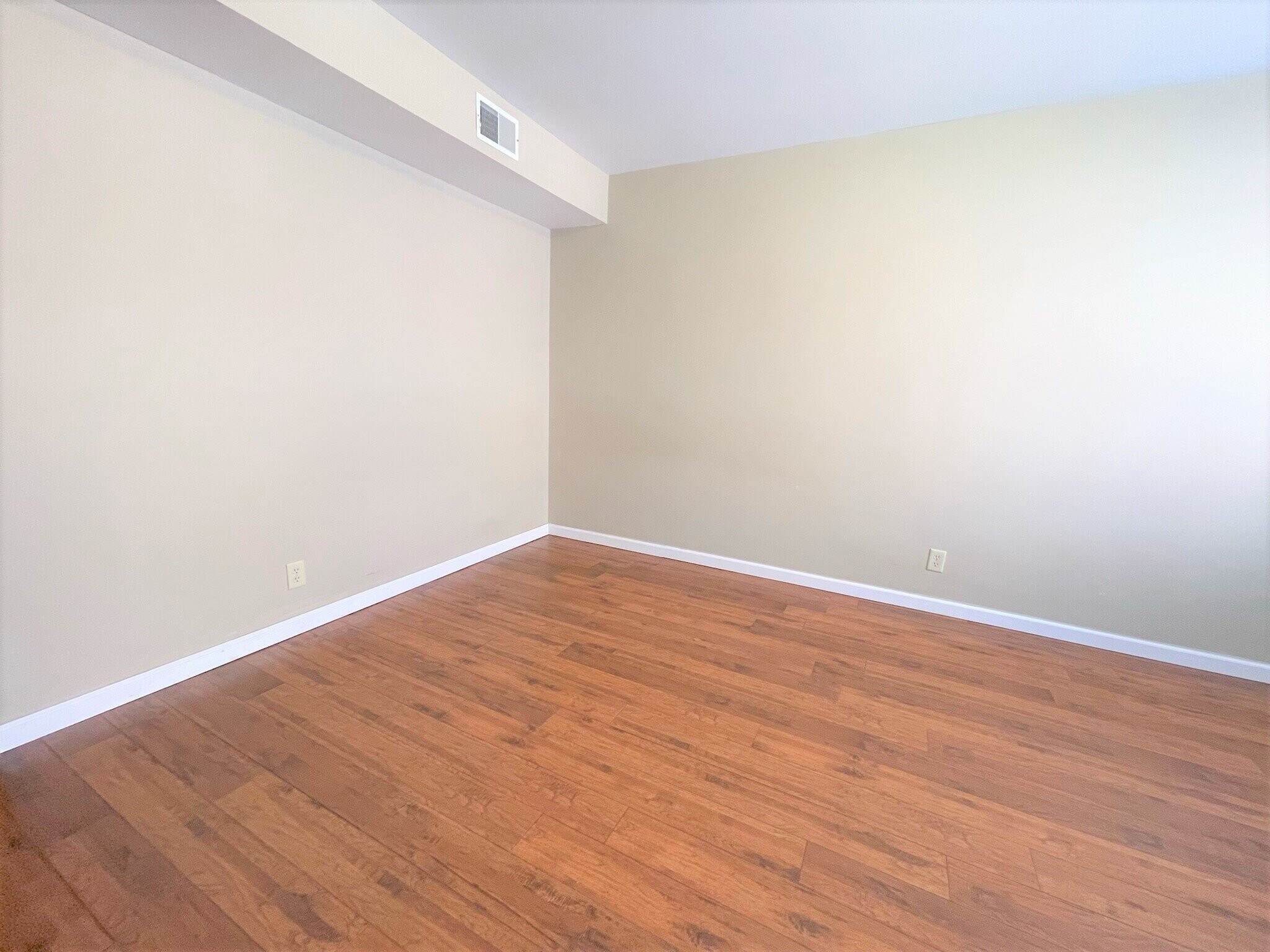 Building Photo - 5712 Phillips Ave