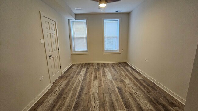 Building Photo - 2216 W 21st Pl