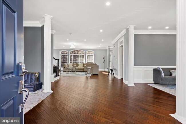 Building Photo - 6355 Highgrove Park Ct