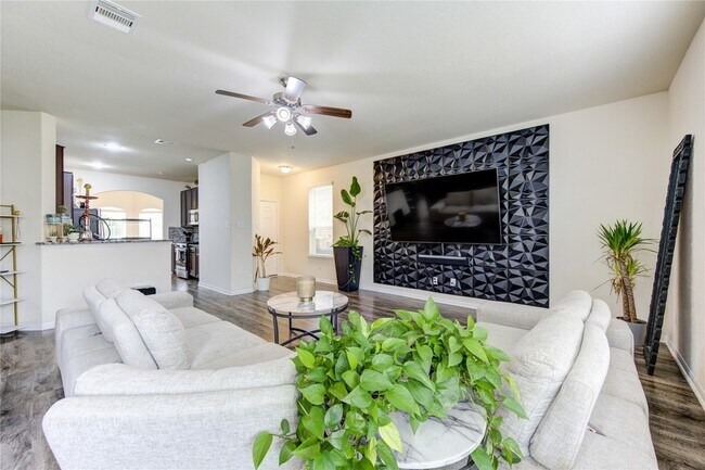 Building Photo - 3330 Madison Elm St