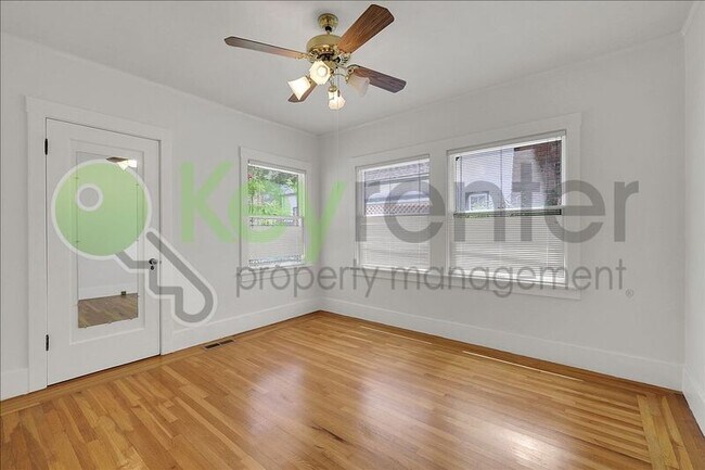 Building Photo - 2933 27th St