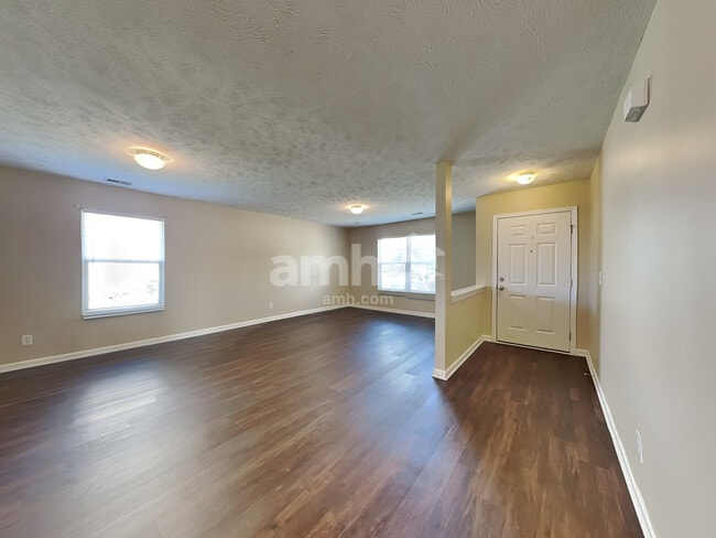 Building Photo - 2853 Park Knoll Dr