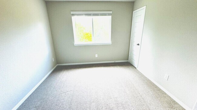 Building Photo - 2423 Bluefish Ct