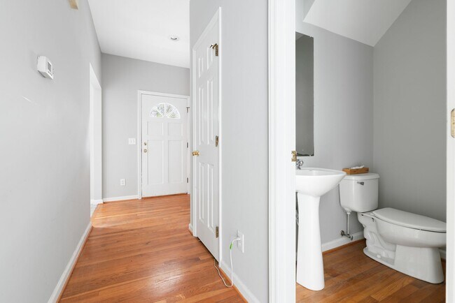 Building Photo - Available 6/9! Fabulous Home in Fantastic Location