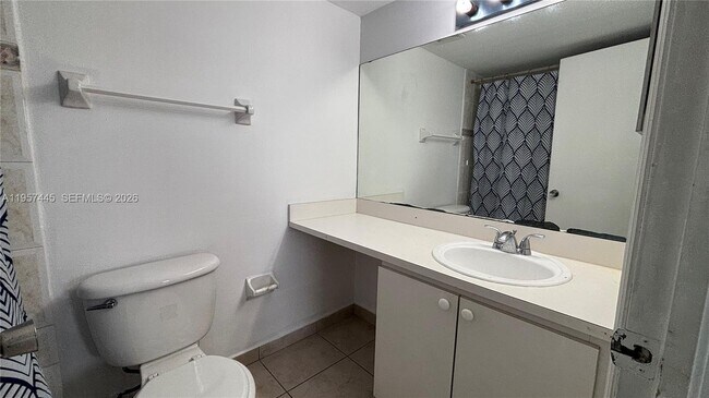 Building Photo - 666 W 81st St