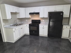 Building Photo - 28 Ridgeway St