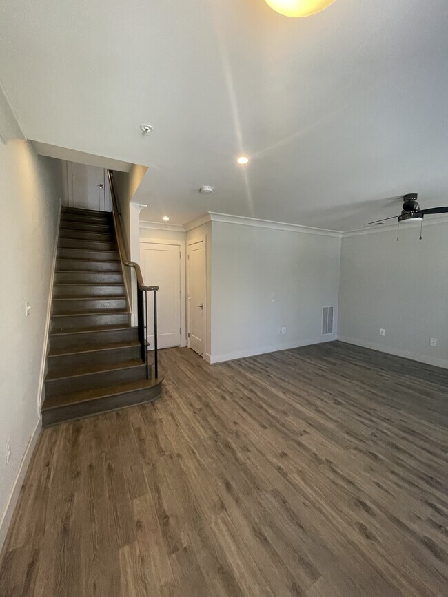 Building Photo - 918 N Buchanan St