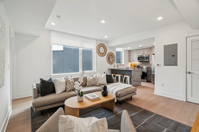 Building Photo - 2000 Dreer St