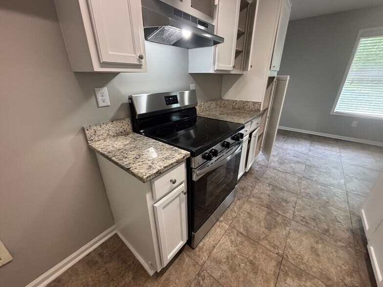 Building Photo - 3989 Battlefield Dr