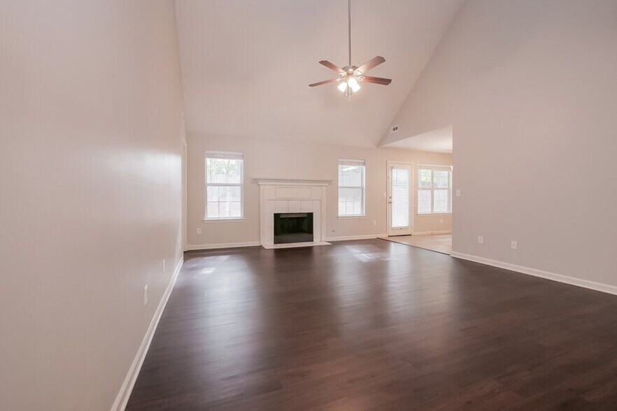 Building Photo - 204 Coldsprings Ct