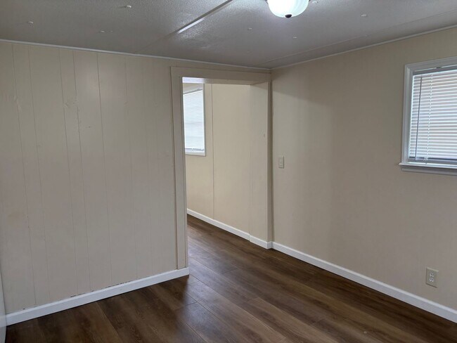 Building Photo - 212 Astran Dr
