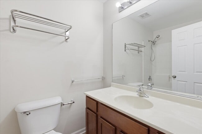 Building Photo - 28909 Pondview Dr