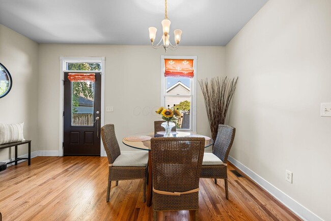 Building Photo - 975 N 6th St