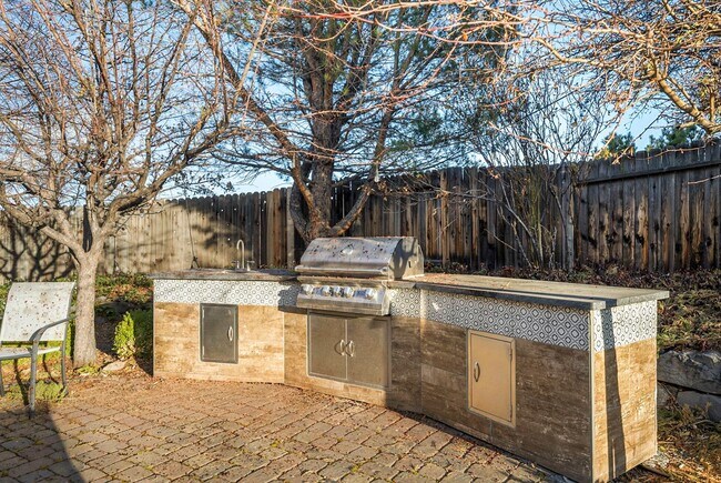 Building Photo - Enjoy this Spectacular Parklike backyard with Landscaping Included in Rent