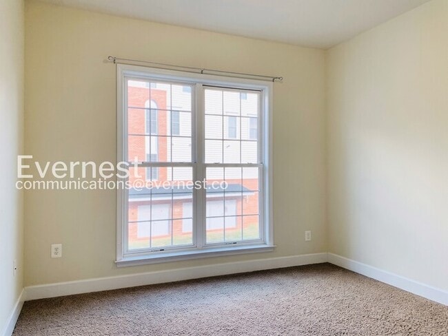 Building Photo - 2336 Brookmoor Ln