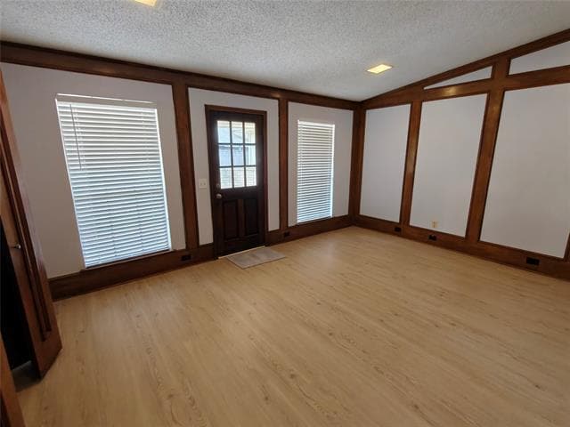 Building Photo - 4108 Mesa Dr