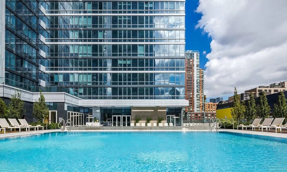 Building Photo - 635 W 42nd St