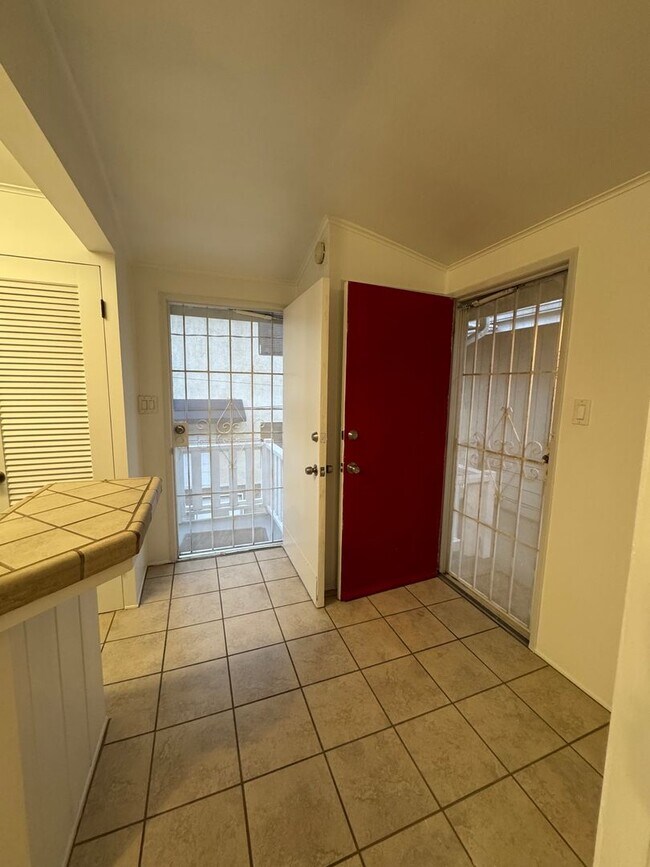 Building Photo - Charming studio apartment in the heart of ...