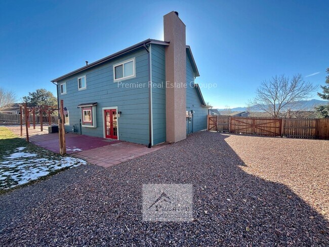 Building Photo - 3610 Sedgewood Way
