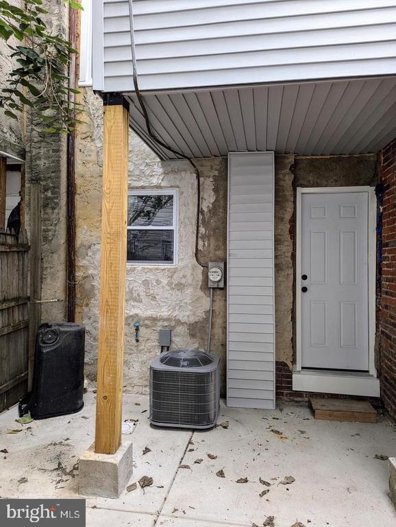 Building Photo - 1539 S Stillman St