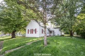 Building Photo - "Charming 2-Bed Sanctuary in Franklin – Co...