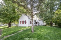 Building Photo - "Charming 2-Bed Sanctuary in Franklin – Co...