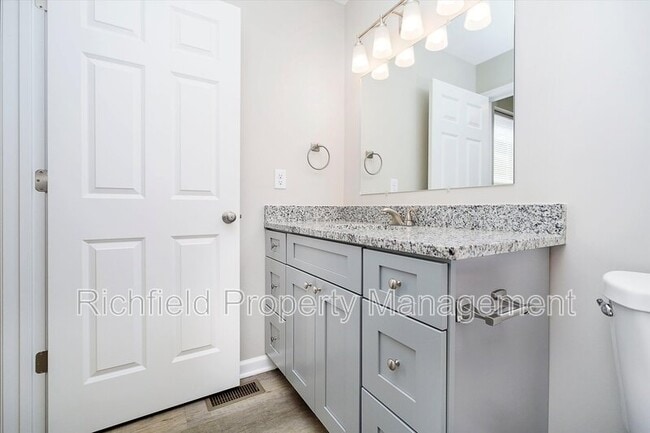 Building Photo - 2340 Columbia Ave