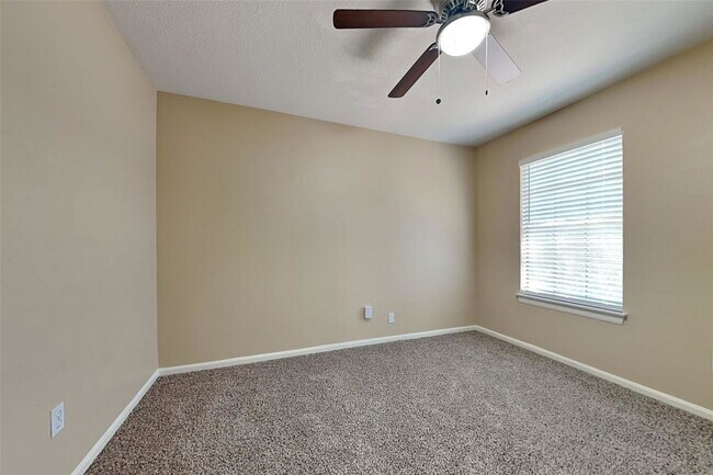 Building Photo - 151 E Pathfinders Cir