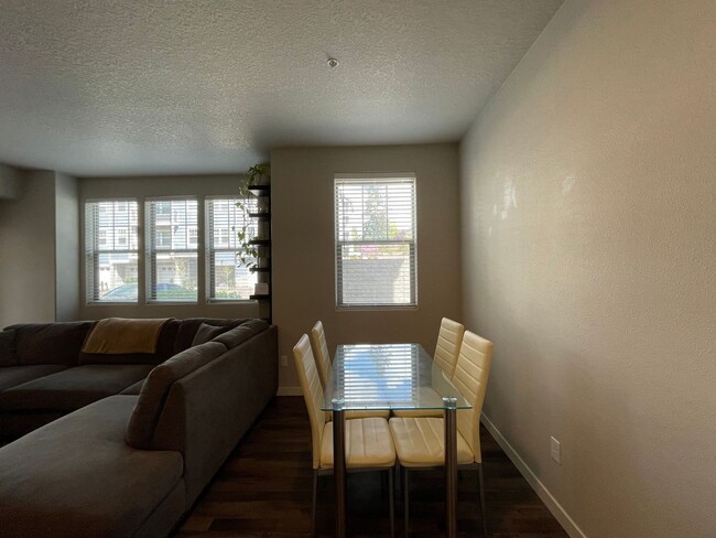 Building Photo - Bright 2Bd 2Ba Beaverton Condo!! By Nike, ...