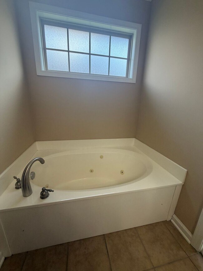 Building Photo - 41 Cedarbrook Pl