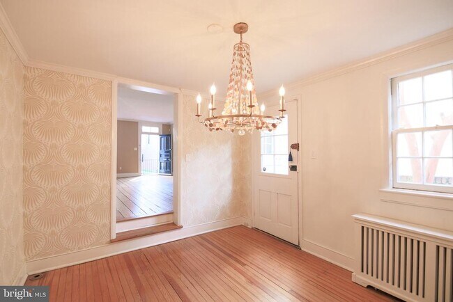 Building Photo - 217 S Lee St