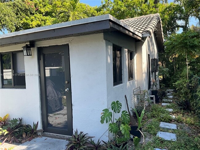 Building Photo - 418 NW 48th St