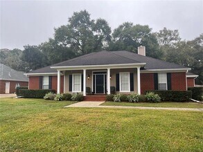 Building Photo - 10380 Hunters Ridge Dr N