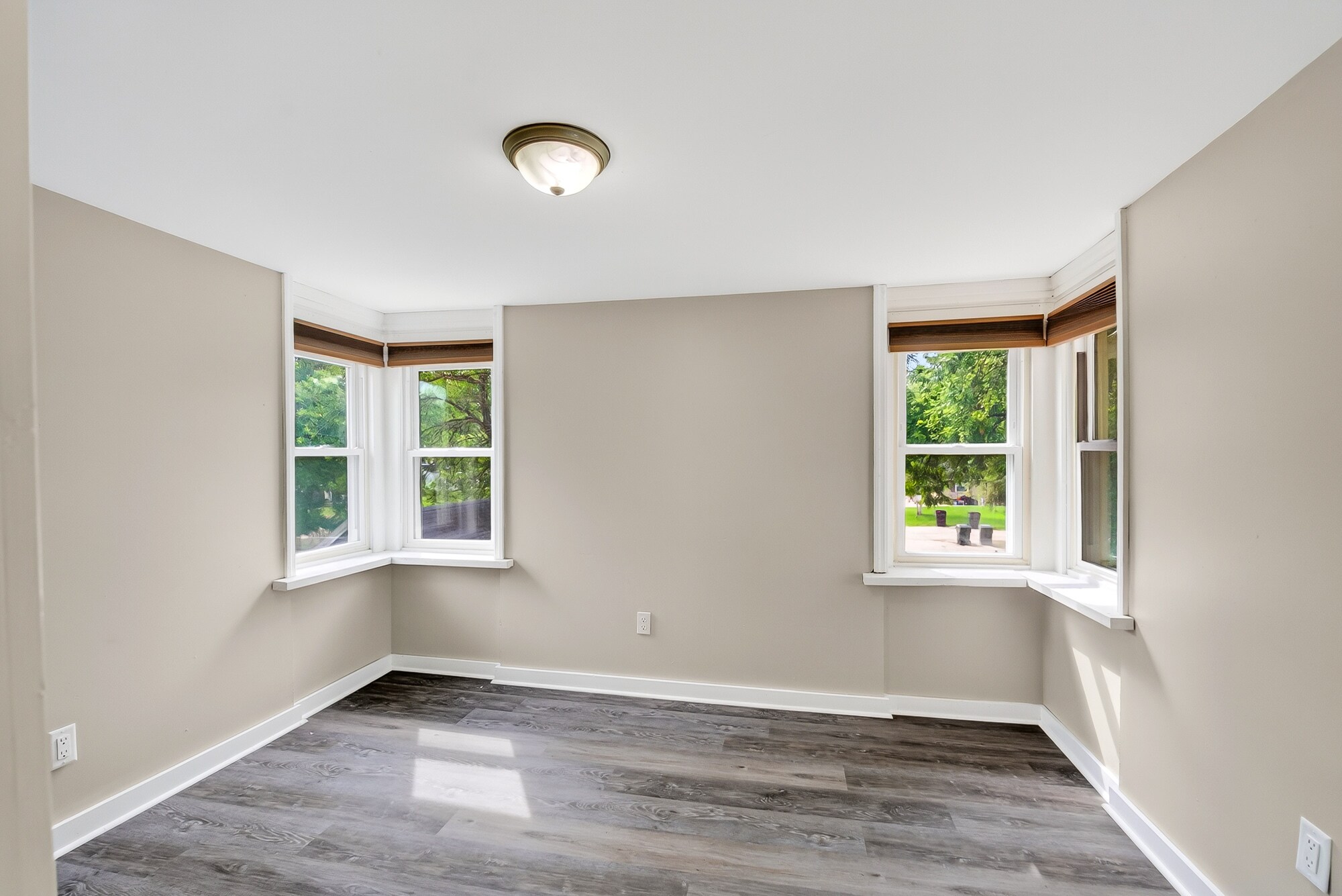 Building Photo - 521 W Whitewater St