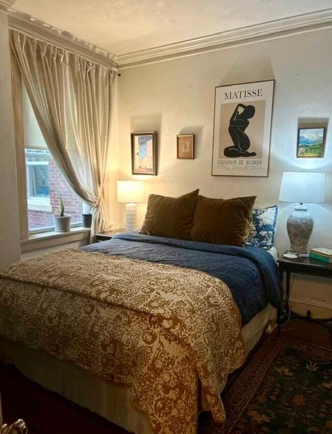 Building Photo - Gorgeous Condo in Sophian Plaza!