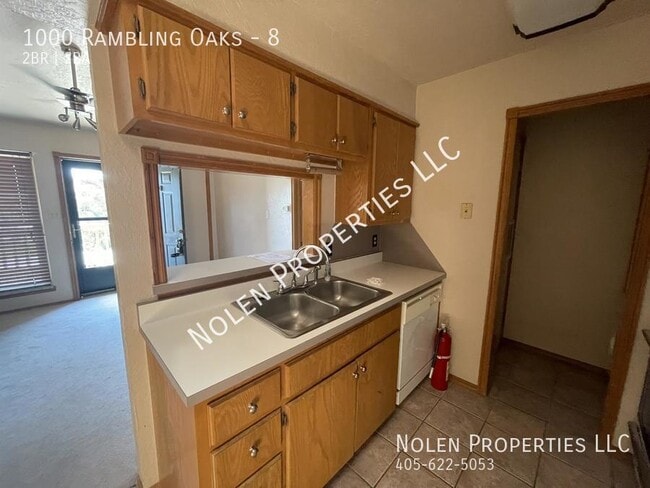 Building Photo - 1000 Rambling Oaks Dr