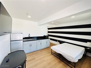 Building Photo - 1418 S 3rd St