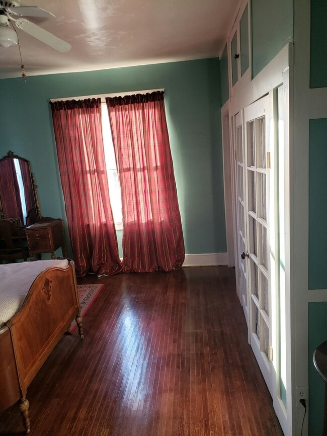 Building Photo - 1428 W Dean Ave