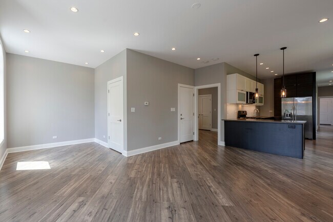 Building Photo - 1254 N Hoyne Ave