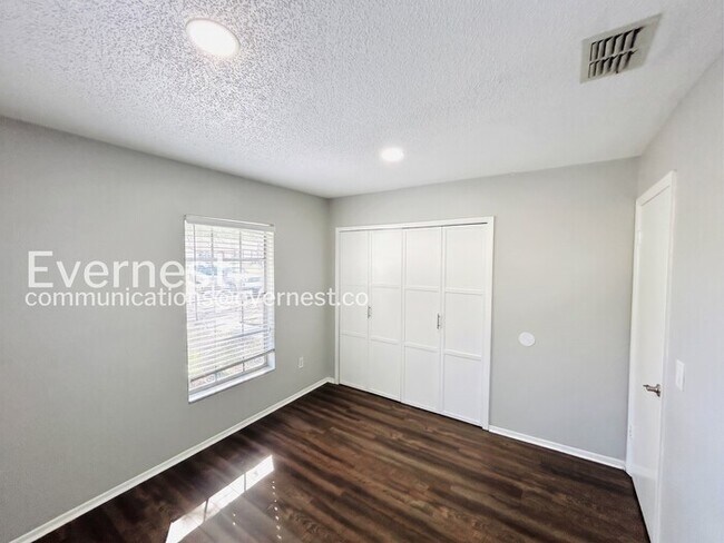 Building Photo - 7516 S Sanibel Cir