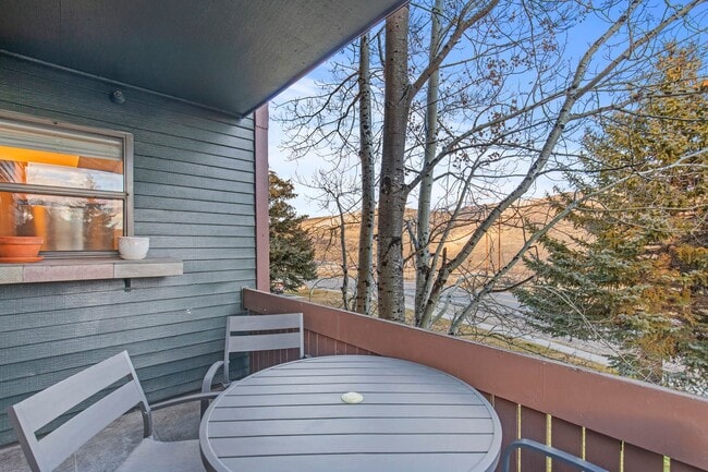 Building Photo - 2 BD & 2 BA | FURNISHED | TV and Internet Included | Pet Considered- Fees apply