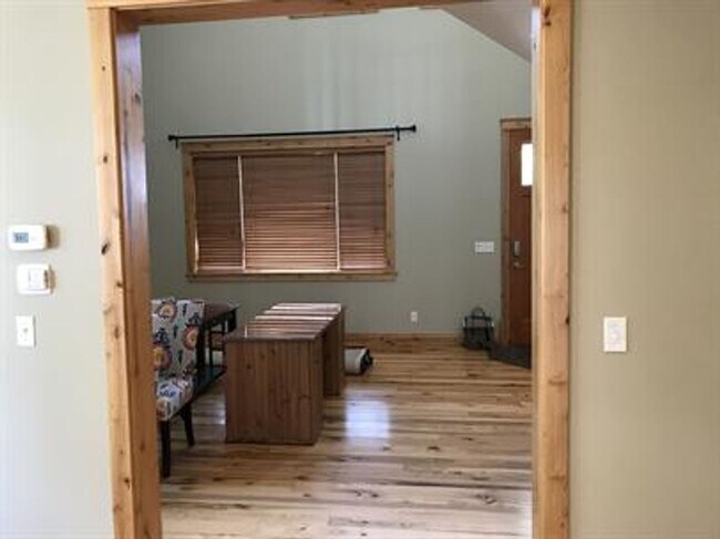 Building Photo - 4484 Alexander St