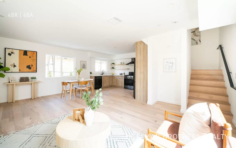 Building Photo - 2683 Roseview Ave