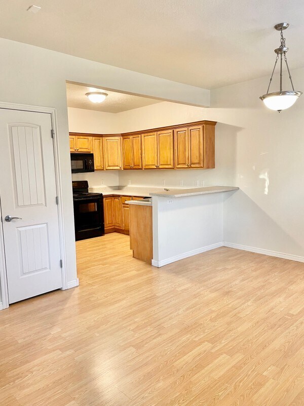 Building Photo - 484 W 1490 N