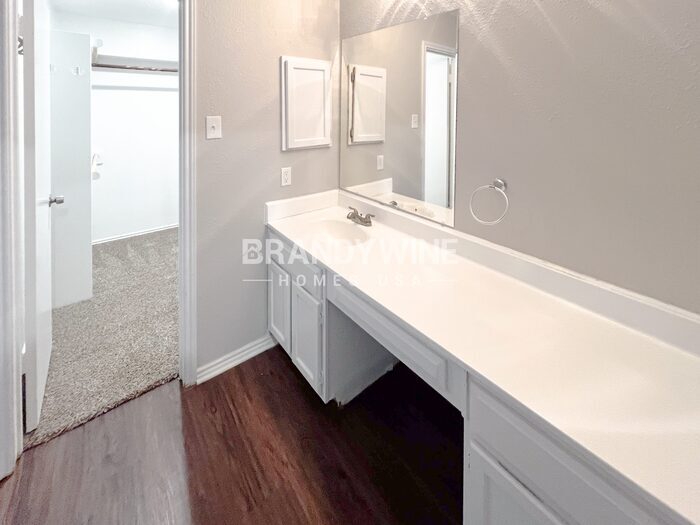 Building Photo - 129 E Bancroft Dr