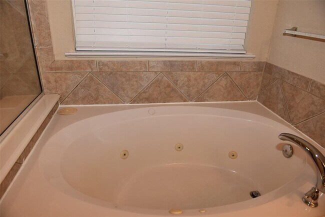 Building Photo - 6727 Oakman Ln