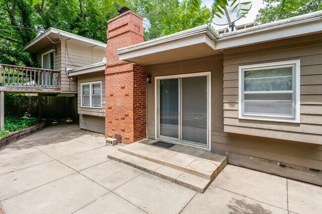 Building Photo - 3401 E Bayley St